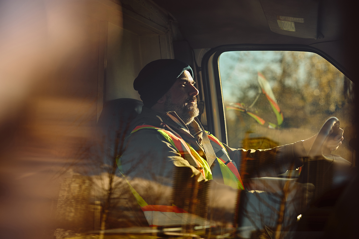 lone-worker-driving-for-work